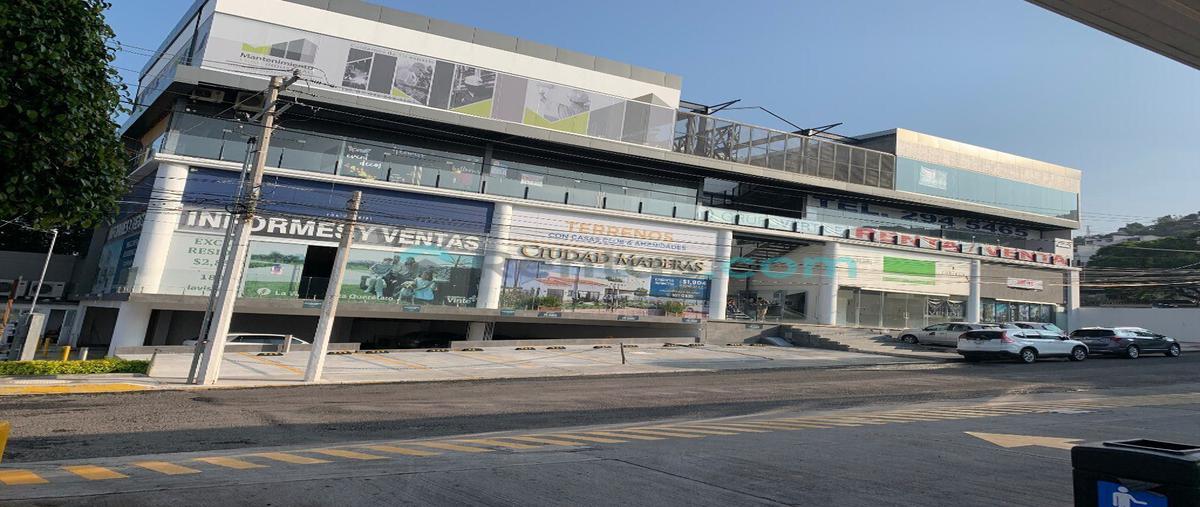 Local en Bernardo Quintana PLAZZO PLAZA 177, Loma...