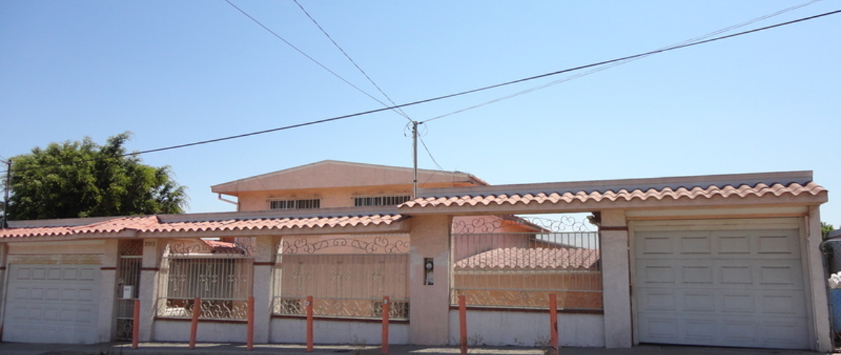 Casa en Blvd. Las Fuentes, Villa Floresta, Baja C... 