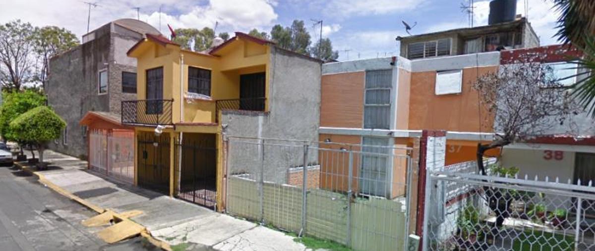 Casa en cordilleras 1, INFONAVIT Iztacalco, DF / ... 