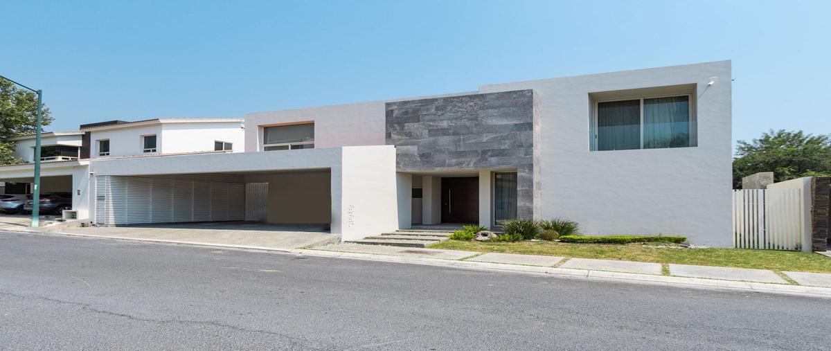 Casa en Privada Sierra de Esmeralda, Plaza Rincón...