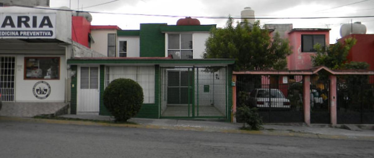 Casa en Rio Lerma, Colinas del Lago, México en Re... 