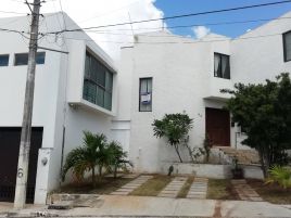Foto de casa en renta en Lomas de las Flores II, Campeche, Campeche, 23503462,  no 01