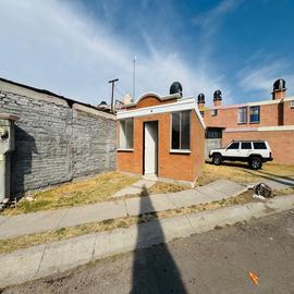 Foto de casa en venta en  , 24 de diciembre, irapuato, guanajuato, 0 No. 01