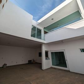 Foto de casa en venta en  , álamos 3a secc, celaya, guanajuato, 31040196 No. 02