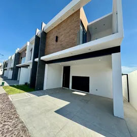 Foto de casa en venta en  , altozano la nueva laguna, gómez palacio, durango, 29189814 No. 01
