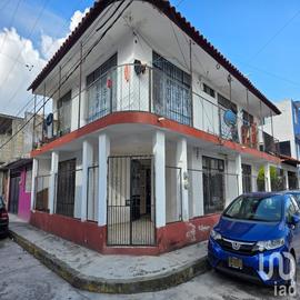 Foto de casa en venta en apatzingán esquina con calle 5 , constituyentes, xalapa, veracruz de ignacio de la llave, 30643675 No. 01