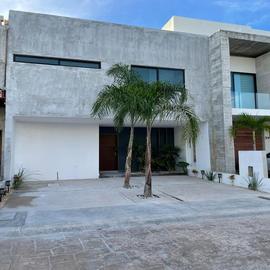 Foto de casa en venta en  , arbolada, benito juárez, quintana roo, 0 No. 01