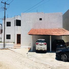 Foto de casa en venta en  , avenida, champotón, campeche, 27837373 No. 01