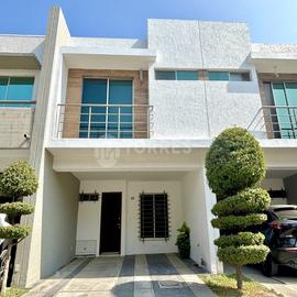 Foto de casa en renta en avenida comonfort , el real, san pedro tlaquepaque, jalisco, 0 No. 01