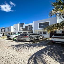 Foto de casa en venta en avenida las torres , quetzales (supermanzana 523), benito juárez, quintana roo, 0 No. 01