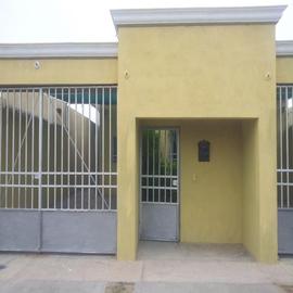 Foto de casa en renta en avenida roberto #210 entre avenida santa leonor y calle sin nombre, fraccionamiento virreyes 210, virreyes, la paz, baja california sur, 8872827 No. 01