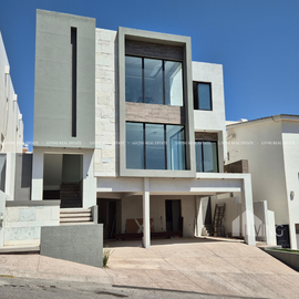 Foto de casa en venta en bosques de san francisco , bosques de san francisco, chihuahua, chihuahua, 29617431 No. 01
