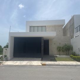 Foto de casa en venta en calle la eminencia , cerro de la eminencia, campeche, campeche, 28991141 No. 01