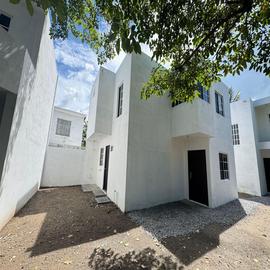 Foto de casa en venta en  , candelario garza, ciudad madero, tamaulipas, 30349512 No. 01