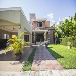 Foto de casa en venta en  , club santiago, manzanillo, colima, 0 No. 01