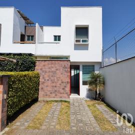 Foto de casa en venta en dalia 119, residencial ave del paraíso, cuautlancingo, puebla, 30864679 No. 01