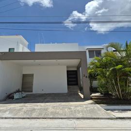 Foto de casa en renta en flamboyam , lomas de las flores ii, campeche, campeche, 30239592 No. 01