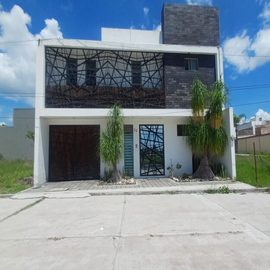 Foto de casa en venta en fraccionamiento jardines del cerro grande , jardines del cerro grande, la piedad, michoacán de ocampo, 0 No. 01