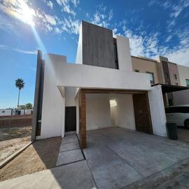 Foto de casa en venta en  , fraccionamiento villas del renacimiento, torreón, coahuila de zaragoza, 30134693 No. 01