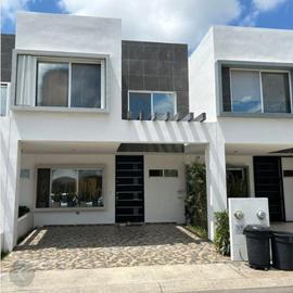 Foto de casa en venta en  , jardines cancún, benito juárez, quintana roo, 0 No. 01