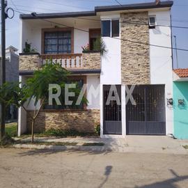 Foto de casa en venta en josé santos valdez , magisterial, irapuato, guanajuato, 0 No. 01