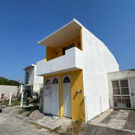Foto de casa en venta en  , lagos de puente moreno, medellín de bravo, veracruz de ignacio de la llave, 27383361 No. 01