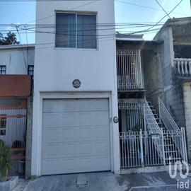 Foto de casa en venta en licenciado pablo quiroga 202, nuevo san sebastián, guadalupe, nuevo león, 28724498 No. 01