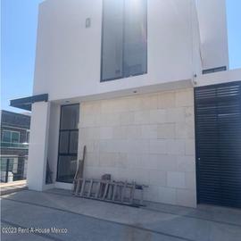 Foto de casa en venta en  , llano de la rochera, querétaro, querétaro, 0 No. 01