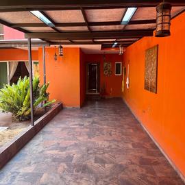 Foto de casa en venta en  , lomas de circunvalación, colima, colima, 29844929 No. 01