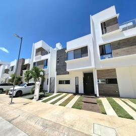 Foto de casa en venta en  , playa del carmen, solidaridad, quintana roo, 0 No. 01