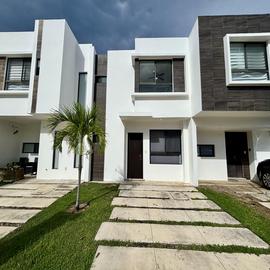 Foto de casa en venta en  , playa sol, solidaridad, quintana roo, 0 No. 01