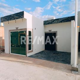 Foto de casa en venta en priva karla , del bosque, durango, durango, 30118368 No. 01
