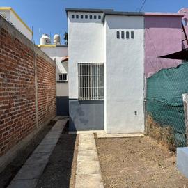 Foto de casa en renta en quinta de los laureles , quinta san joaquín, irapuato, guanajuato, 0 No. 01