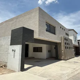 Foto de casa en venta en  , rincón de los encinos, saltillo, coahuila de zaragoza, 30137721 No. 01