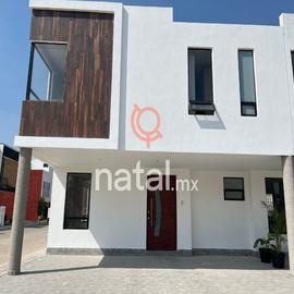 Foto de casa en venta en  , san juan cuautlancingo centro, cuautlancingo, puebla, 0 No. 01