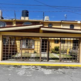 Foto de casa en renta en  , santa maría totoltepec, toluca, méxico, 0 No. 01