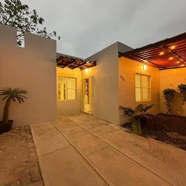 Foto de casa en venta en se vende casa con excelente ubicación de las haciendas , centenario ii, villa de álvarez, colima, 0 No. 01