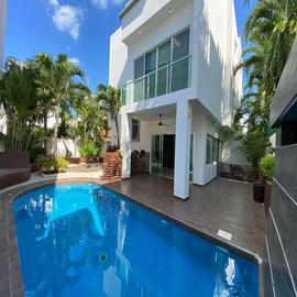 Foto de casa en renta en  , supermanzana 236, benito juárez, quintana roo, 0 No. 01