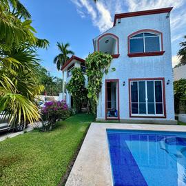 Foto de casa en venta en  , supermanzana 295, benito juárez, quintana roo, 30438259 No. 01