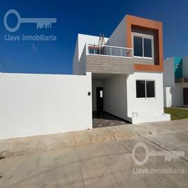Foto de casa en venta en  , transportistas, coatzacoalcos, veracruz de ignacio de la llave, 0 No. 01