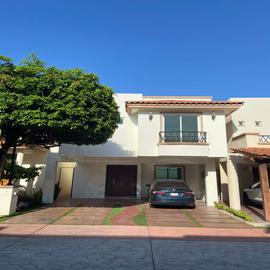 Foto de casa en venta en vialidad del congreso, privada puerta de hierro 2573, villas de bacurimí sección britania, culiacán, sinaloa, 0 No. 01