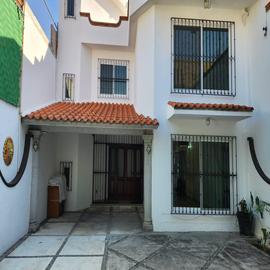 Foto de casa en venta en  , vicente estrada cajigal, cuernavaca, morelos, 30647839 No. 01