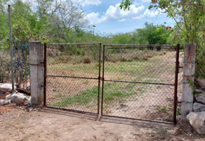 Foto de inmueble en Calle 18 y  Carrt Tixpéhual #s/n, Col. Tixpehual C.P. 97386, Tixpéhual