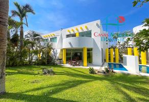 Foto de inmueble en Viaducto Diamante S/N #VILLAS XCARET, Col. Villas Xcaret C.P. 39897, Acapulco de Juárez