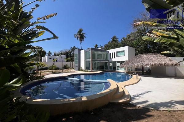 Foto de inmueble en C112 Venta de Casa 3 recamaras piscina Residencial I Ixtapa, Col. Ixtapa C.P. 40884, Zihuatanejo de Azueta