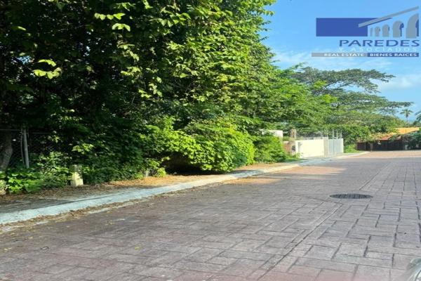 Foto de inmueble en  Ixtapa Terreno 540 m2 Venta Residencial Campo de Golf T531, Col. Ixtapa C.P. 40884, Zihuatanejo de Azueta