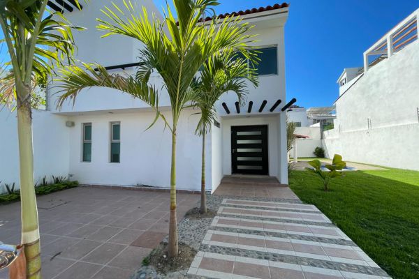 Foto de inmueble en Amur #205, Col. Residencial Fluvial Vallarta C.P. 48312, Puerto Vallarta