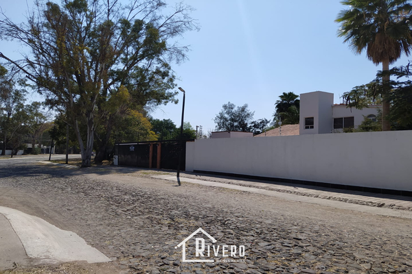 Foto de inmueble en 1 de Álamos, Col. Jurica Pinar C.P. 76100, Querétaro