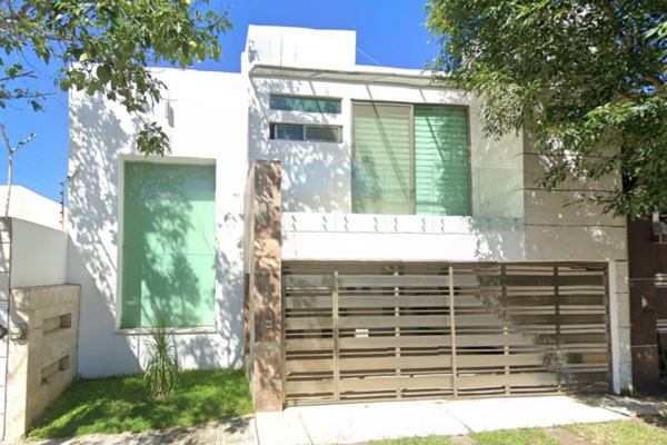 Foto de inmueble en av rocollosas #32, Col. Real del Bosque C.P. 91193, Xalapa