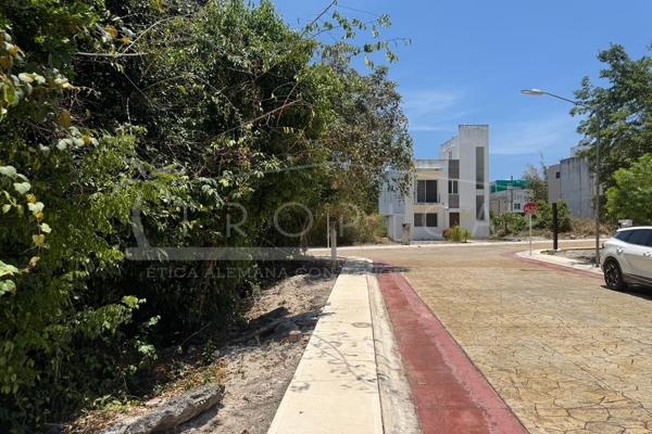 Foto de inmueble en CALLE PUNTA XCALAC  #12Int. 27, Col. Joaquín Zetina Gasca C.P. 77580, Puerto Morelos
